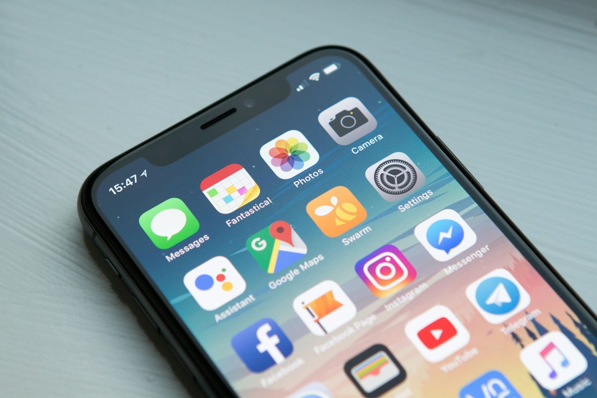 Mobile app UI design for Android and iOS